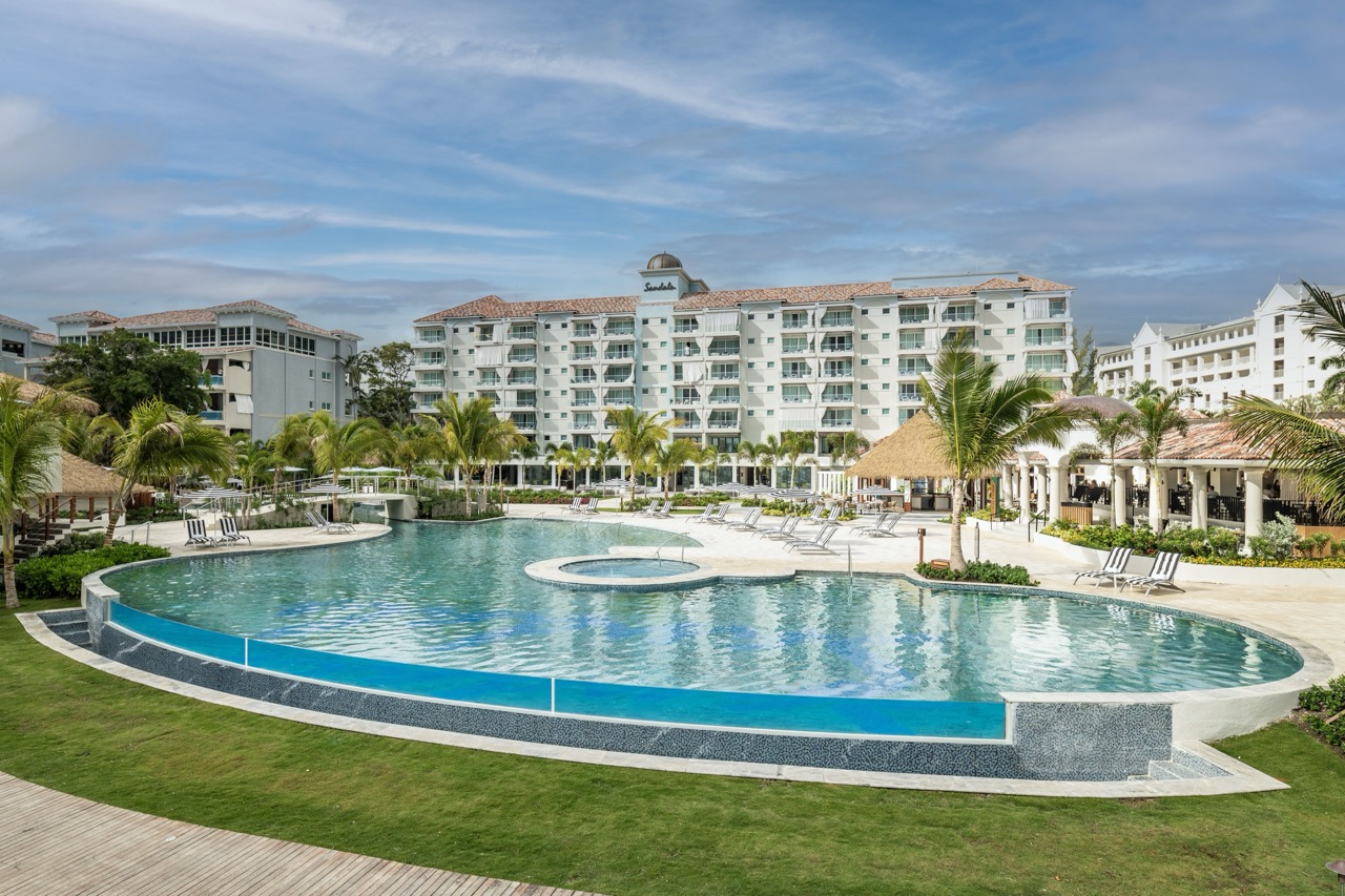 Sandals Dunn's River pool